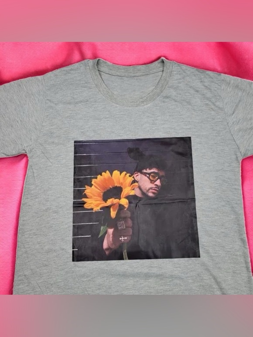 🏄♀️Gray Graphic Tee with Sunflower Print